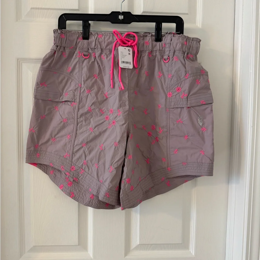 Free People Movement In The Wild Pink Floral Shorts embroidered, Size Large NWT - Picture 4 of 6